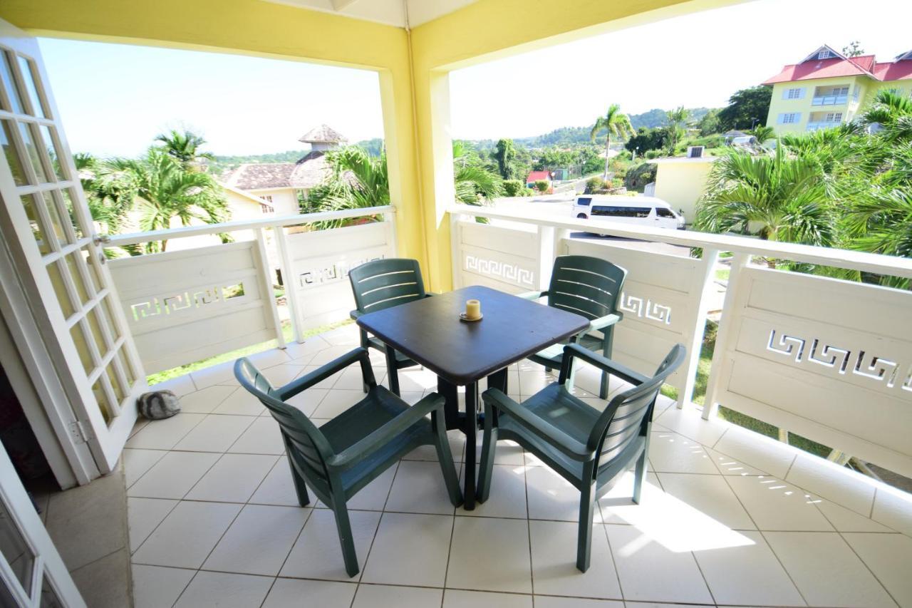 River Side Apt 9 @ Mystic Ridge. Apartman Ocho Rios Kültér fotó